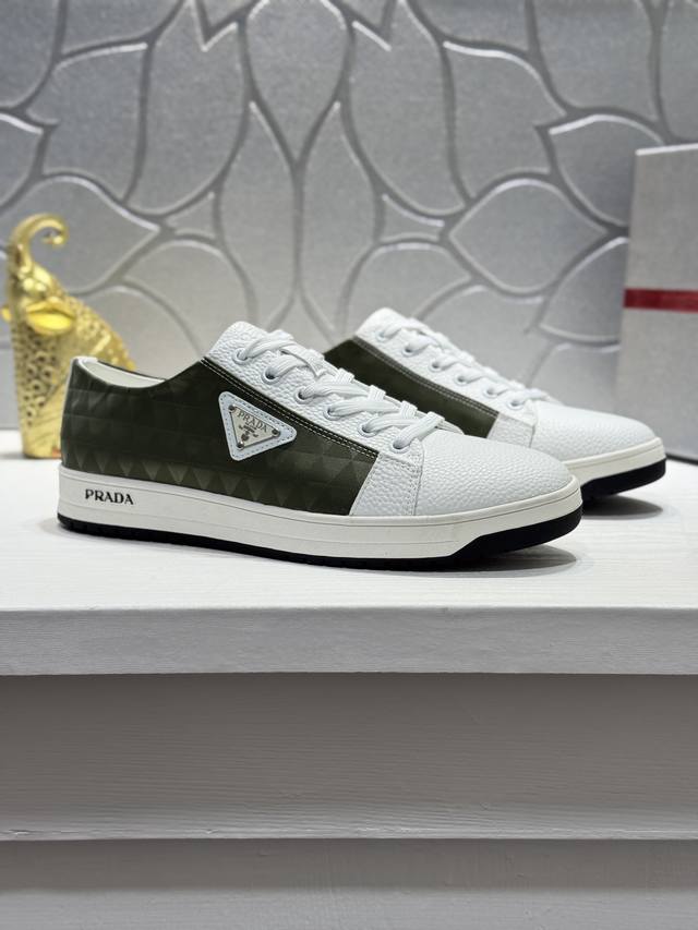 prada* High-end boutique Prada ~ The latest classic men's shoes are now availabl