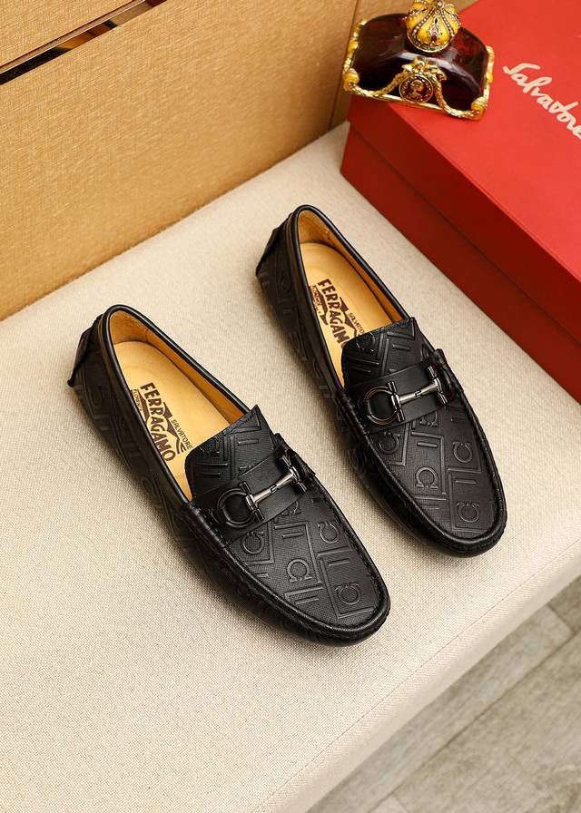 Product Trademark: Ferragamo Gommino Standard Sizes: 38-44, 45, 46, 47 Custom M