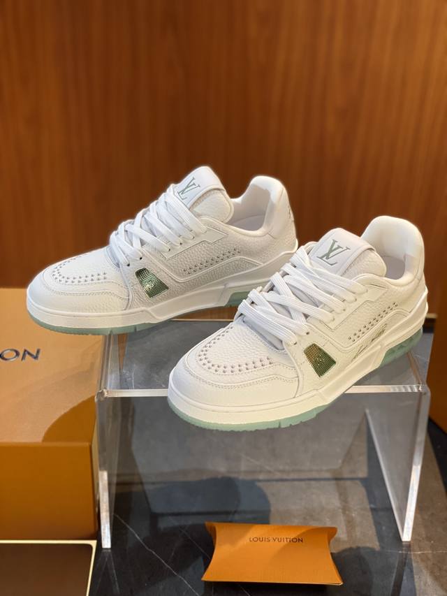 L's new Trainer sneakers. Sizes: 39-45, 38.46, custom sizes available. Made from