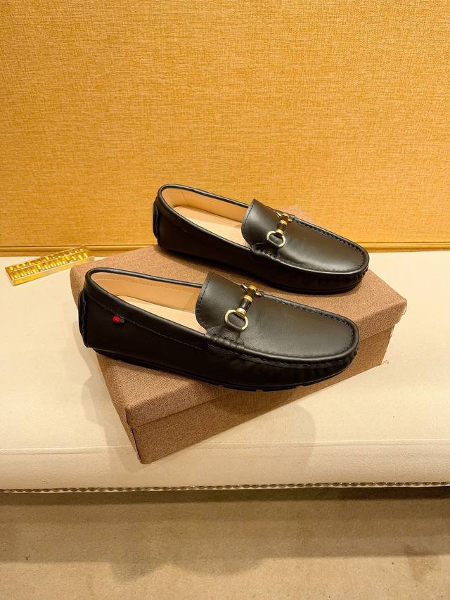 Factory price Lv new men's loafers are now available. Original quality, 1:1 syn
