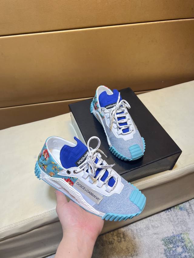 p Dg Dolce & Gabbana top-level purchasing agent for men, available simultaneousl