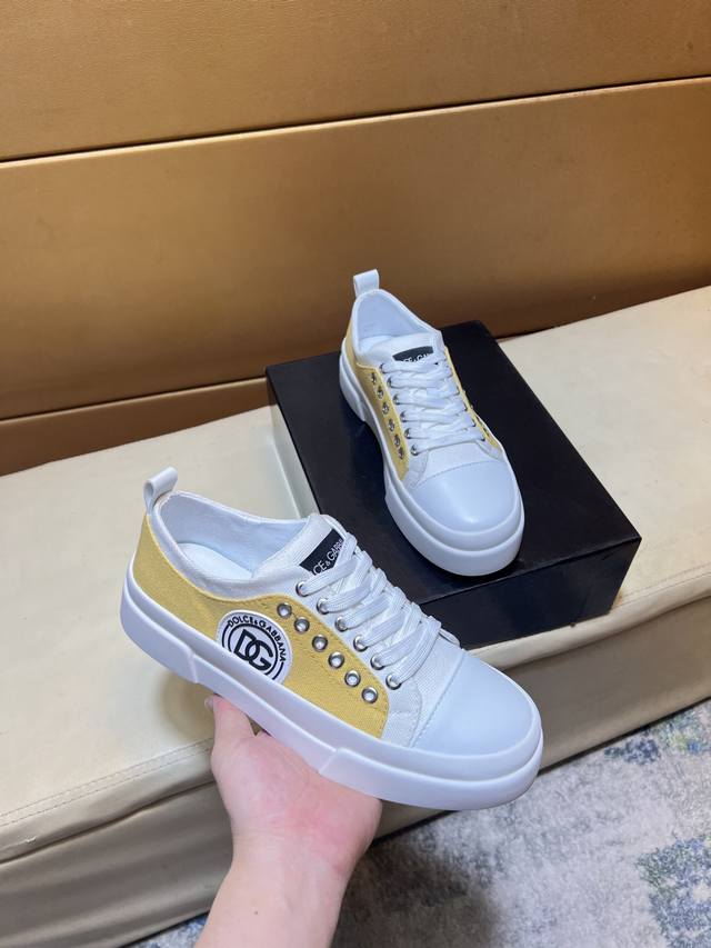 p Dg Dolce & Gabbana top-level purchasing agent for men, available simultaneousl