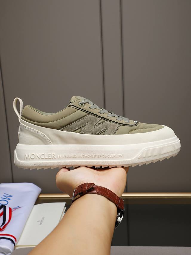 p Moncler men's outdoor lace-up sneakers are comfortable and slip-resistant, des