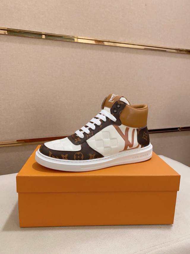 Factory price LV Louis Vuitton. The latest trendy casual shoes, a best-seller i