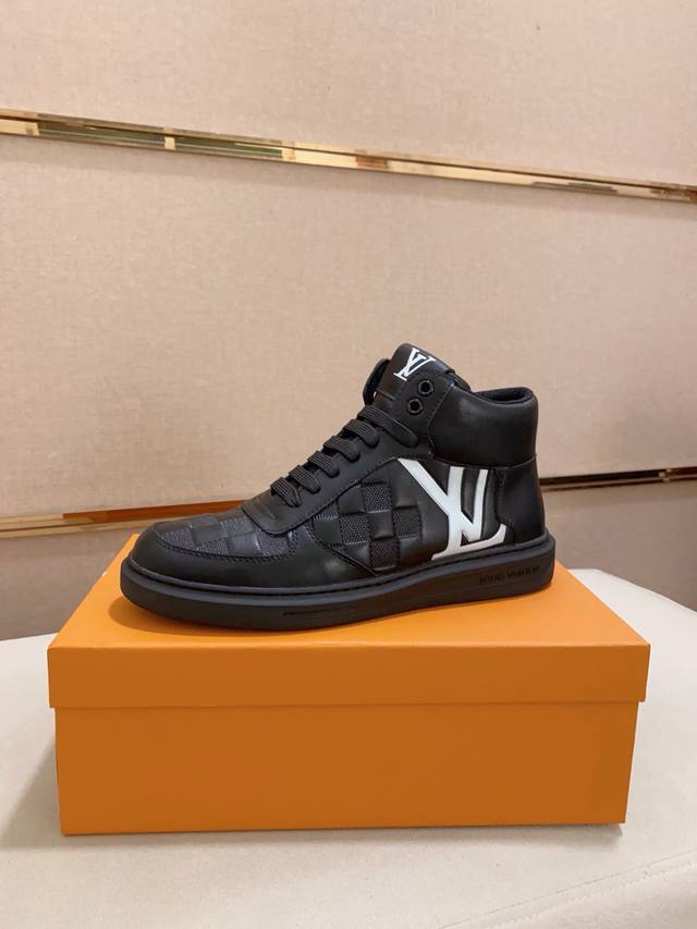 Factory price LV Louis Vuitton. The latest trendy casual shoes, a best-seller i