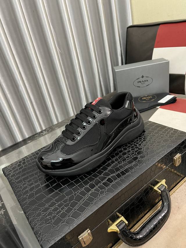 Factory Price: Prada classic men's casual shoes, made of velvet leather with a