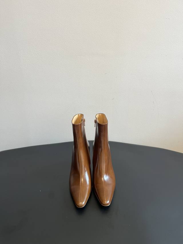 By Far 25Ss Autumn/Winter New Style: All-Leather Kitten Heel Ankle Boots. The po