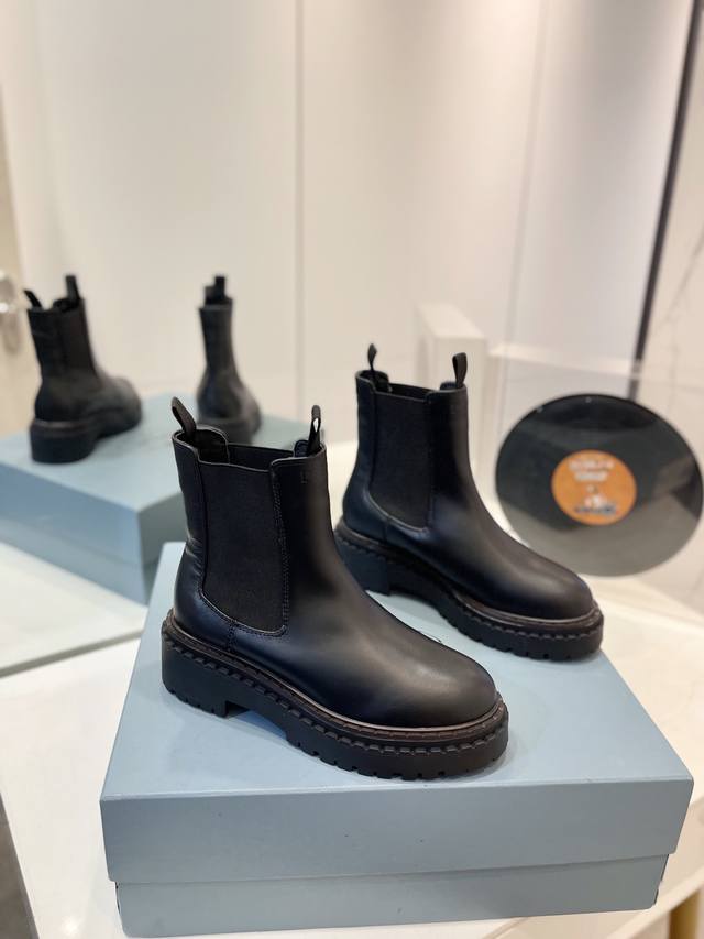 Factory price Prada Martin boots Thick-soled retro Martin boots made from impor