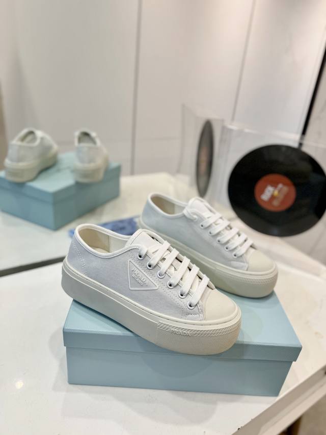 Factory p price Prada height-increasing casual sports shoes This pair of sports