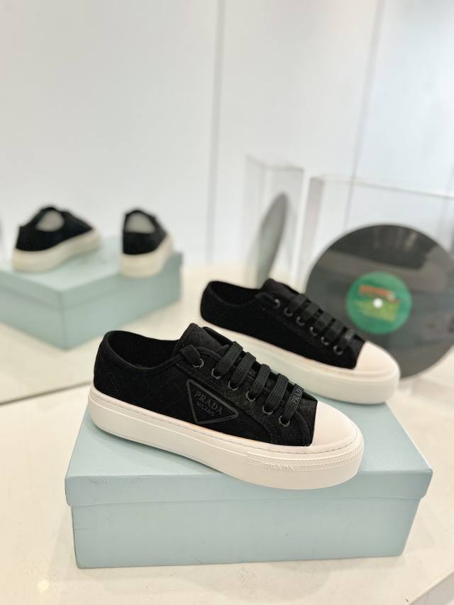 Factory p price Prada new canvas white shoes This sneaker continues the timeless