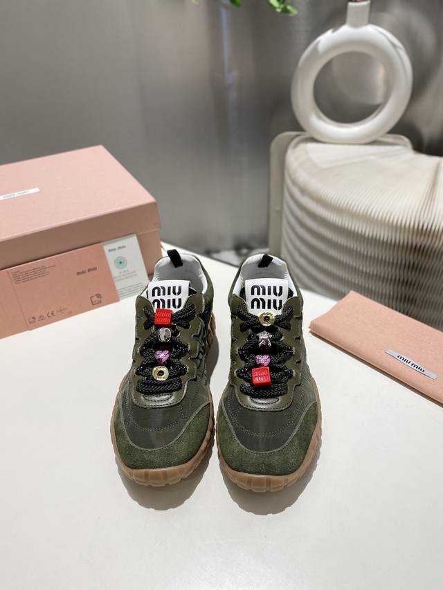Factory-made with or without buttons. Miu Miu's 2025 Forrest Gump casual sneake