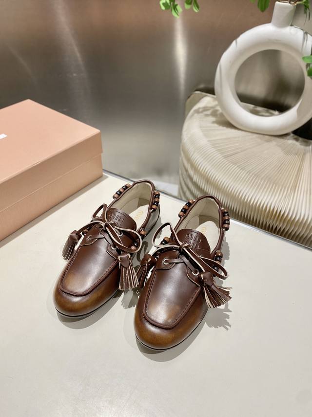 Factory-made single-shoes, Miu Miu 2025 bleached-color lace-up eyelet flats wit