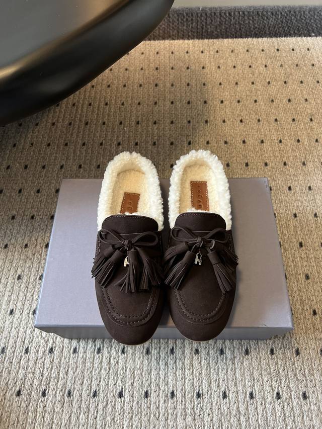 Hoga* Suede Tassel and Fleece Mules . Made of suede, these shoes feature a deli