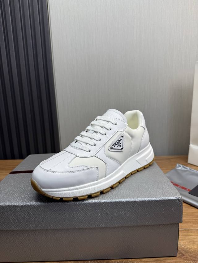 Factory p price Prada Prada popular men's shoes shipped on the official website