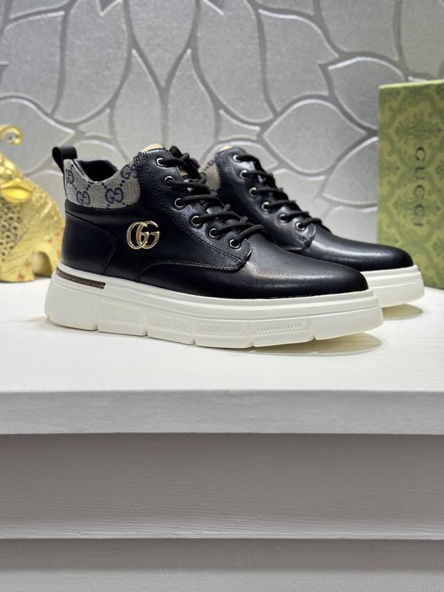 gucc* Gucci's classic casual high-top men's shoes are a hit, featuring a simple