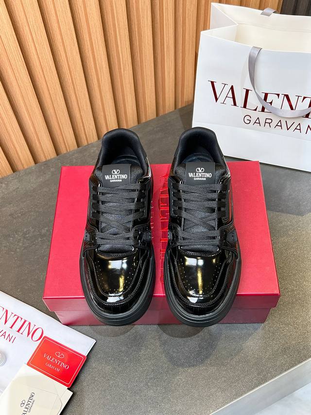 Actual Price: Valentino Couple's Sneaker Series Valentino's latest 2025 couple's