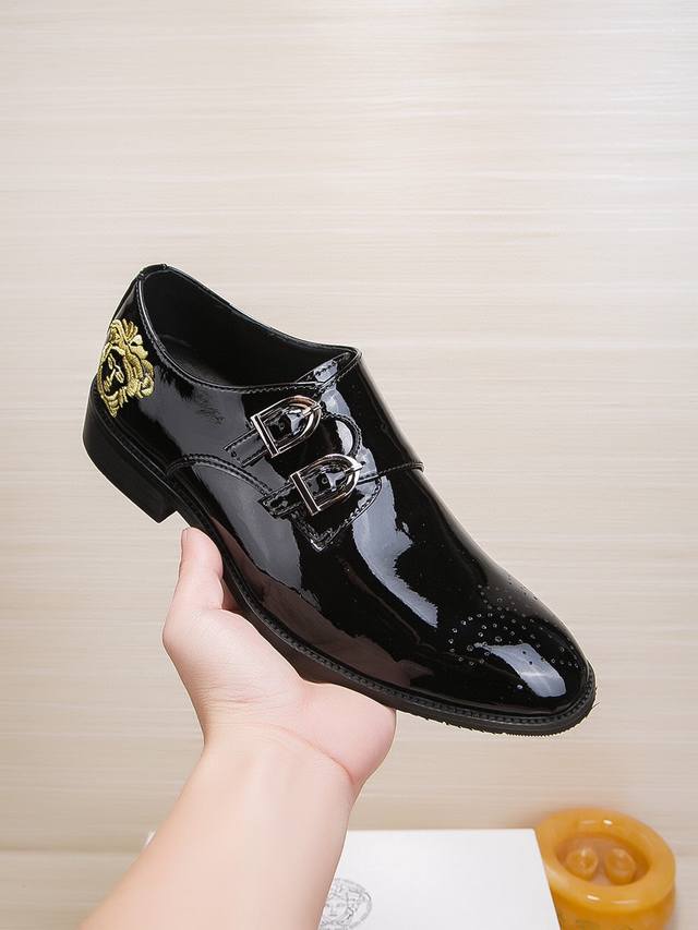 , actual price. These casual business leather shoes from the Versace official fl