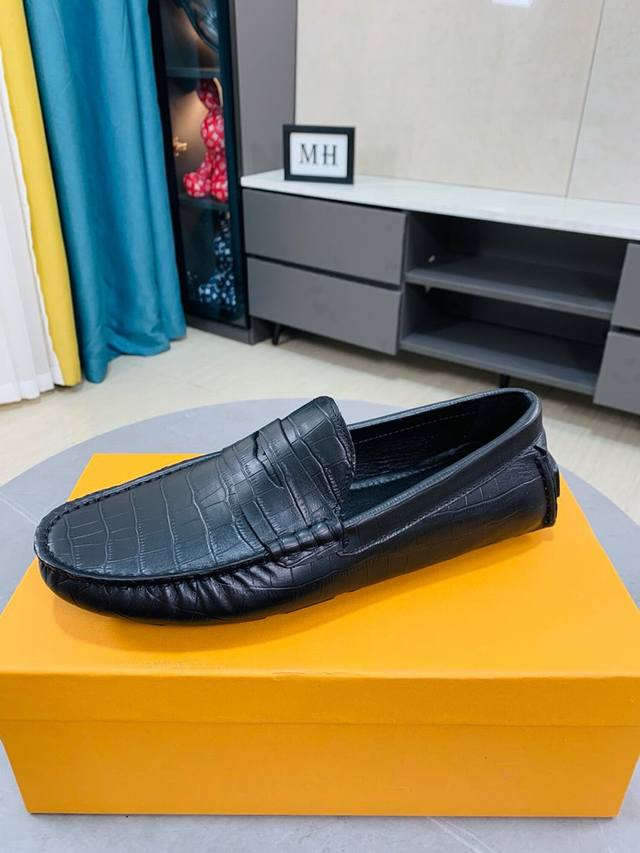 Factory price p, fully packaged. Louis Vuitton LV Gommino series, made of impor