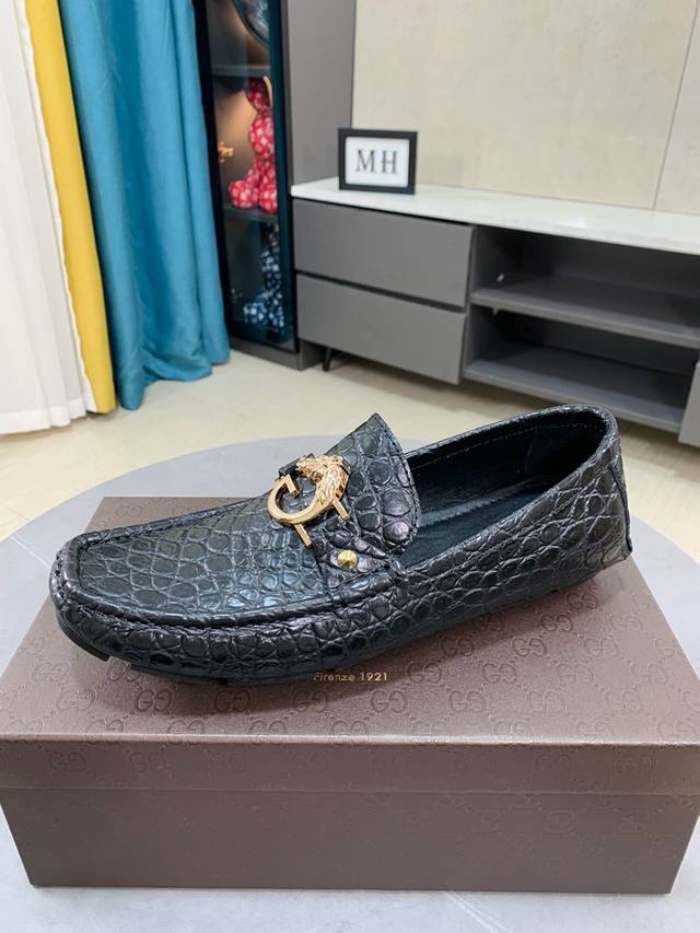 Factory price (p) Includes packaging. Original Gucci men's casual loafers. Made