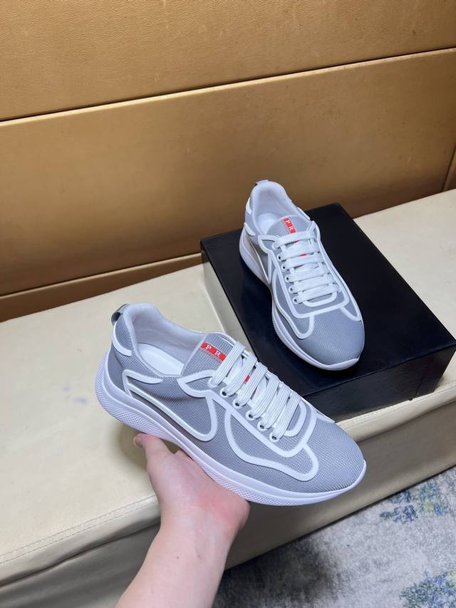 p Prada top-level purchasing agent for men, available simultaneously at the Hong