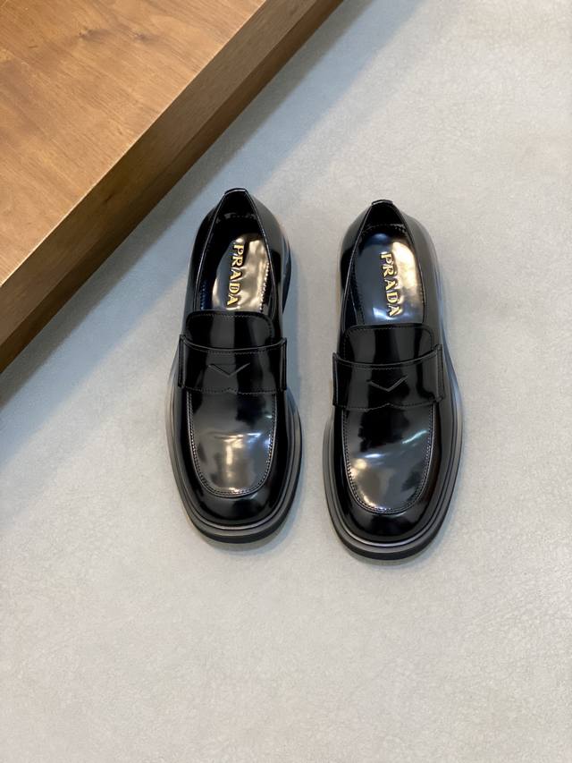 Carved prad* Derby men's shoes have arrived. Counter quality, hand-rubbed color