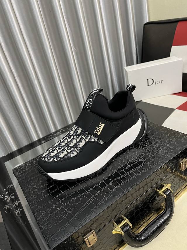 Factory-priced men's sports shoes, original Dior unique modern sneakers. Counte