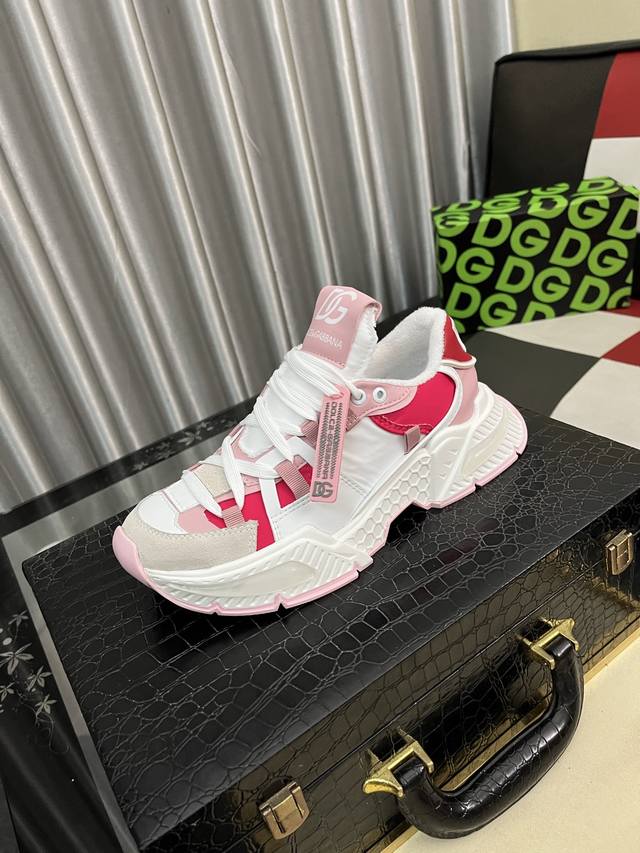 Factory price men's sports shoes, original new models from Dolce & Gabbana. Top Factory price men's sports shoes, original new models from Dolce & Gabbana. Top