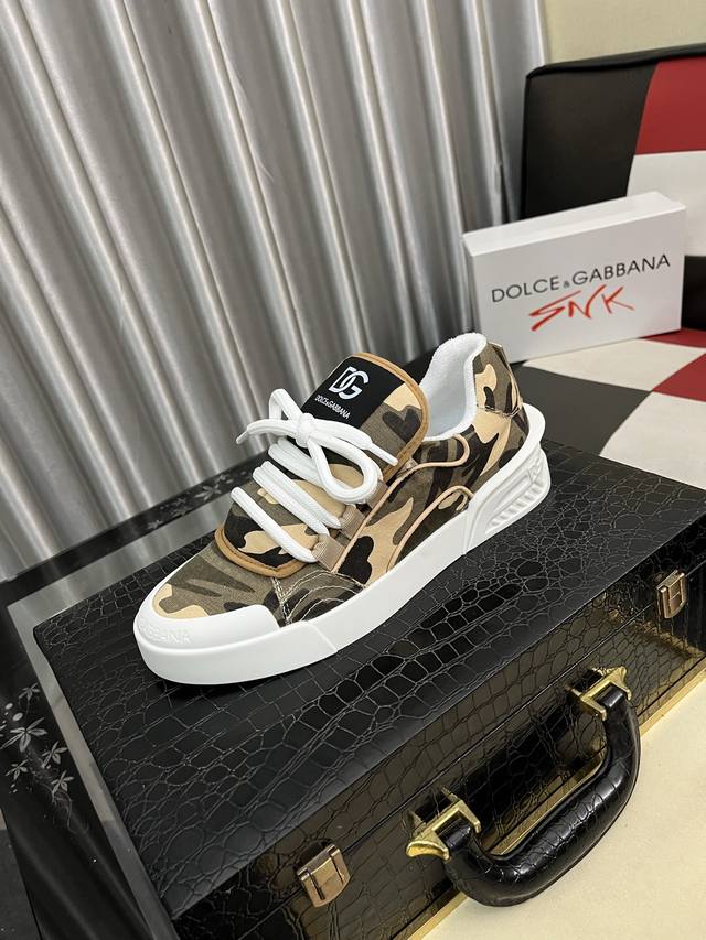 Factory price men's sports shoes, original new models from Dolce & Gabbana. Top Factory price men's sports shoes, original new models from Dolce & Gabbana. Top