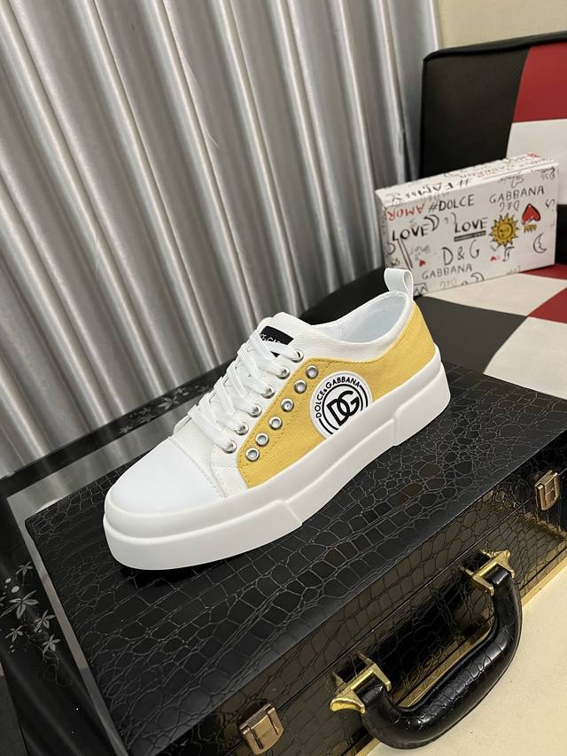 Factory price men's sports shoes, original new models from Dolce & Gabbana. Top Factory price men's sports shoes, original new models from Dolce & Gabbana. Top