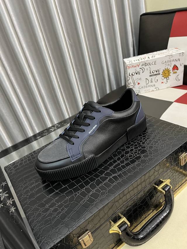 Factory price men's sports shoes, original new models from Dolce & Gabbana. Top Factory price men's sports shoes, original new models from Dolce & Gabbana. Top