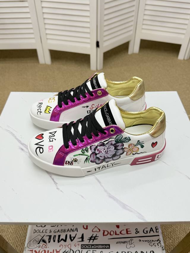 Factory-priced men's sports shoes. Couple's style. These latest sports shoes ar