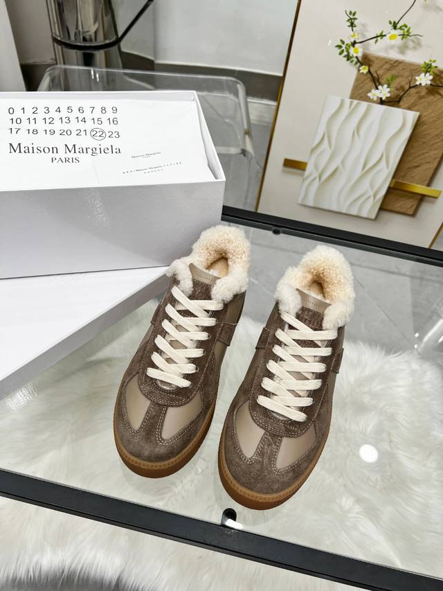 Factory-priced women's sports shoes. Original Dries Van Noten 2025 Fall/Winter