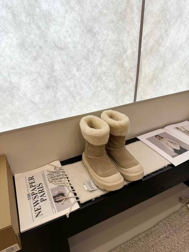 Factory-priced women's clothing and shoes, original sportswear with a small fur