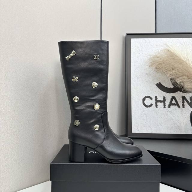 Factory-priced women's shoes, original 2025 Chanel ankle boots, a must-have for