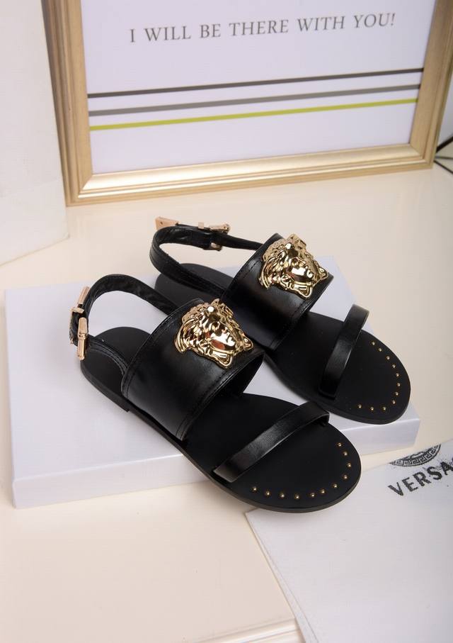Factory Price Women's Sports Shoes, Sizes 35-43. New Versace flat sandals, made