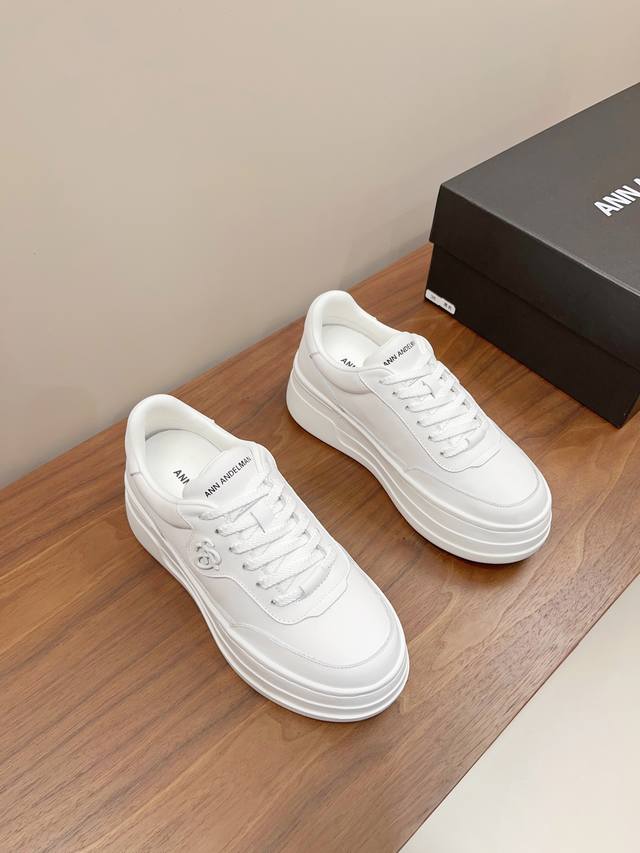 Factory-priced women's sportswear. Sizes 35-40. See Zhao Lusi, Yang Zi, Wang Xi