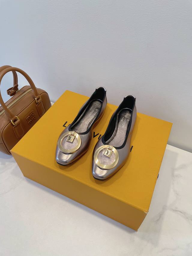 Factory Price Women's Shoes, Original Sportswear The Lv Ballet Flats That Every