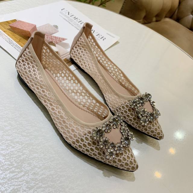 Factory Price: Women's Original Sports Shoes. A new and exciting product, the R