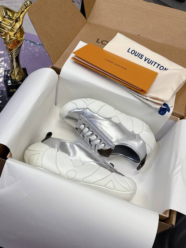 Factory Price: LV Louis Vuitton's latest Bubble series, a pair of casual, thick