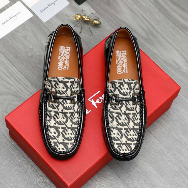 Product trademark: Ferragamo Salvatore Ferragamo casual slip-on men's shoes Siz