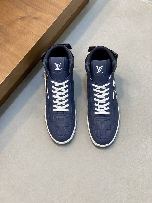 L New men's high-end casual sports boots, made from imported top-grain cowhide w