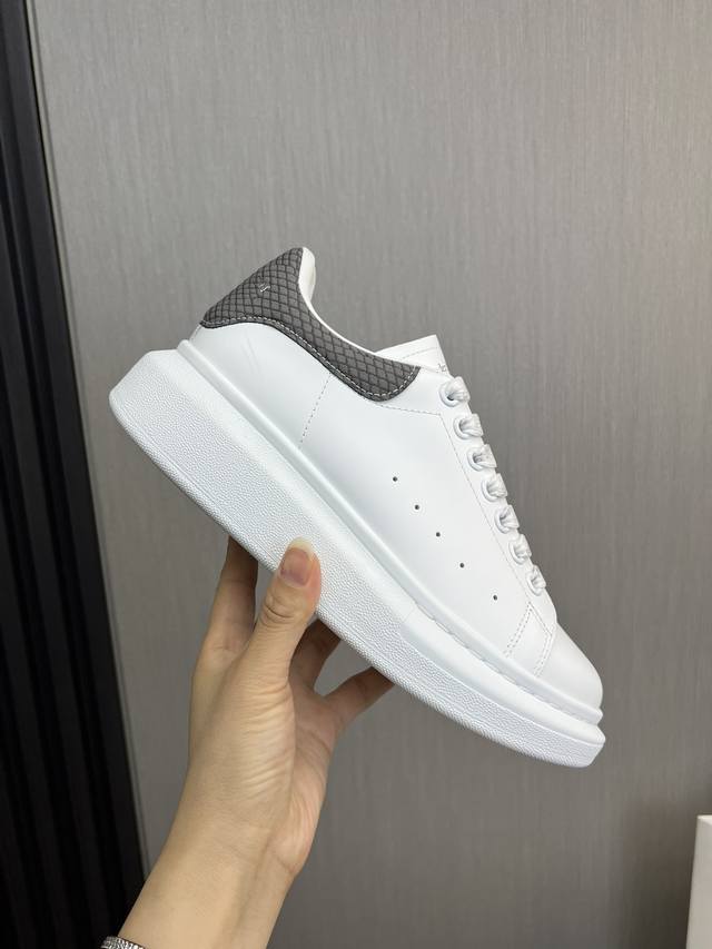 Factory p price McQueen.Mq top version. Couple's bestseller, perennial hot selle