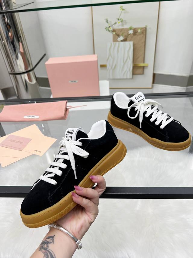 miumiu Miu Miu casual white shoes are so beautiful! Made of soft leather, they a