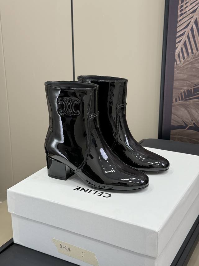 Celin E New Arrival~ 24 Autumn/Winter Celine Triomphe patent leather The space t