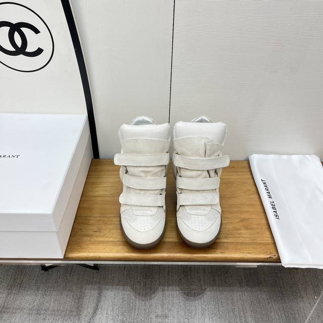 Isabel Marant's new fall/winter collection, , is a hot item on Instagram! A sim