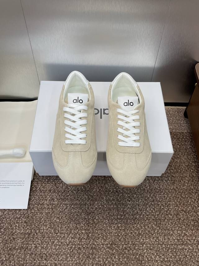 Factory p price p Alo 2025 Autumn and Winter Haute Couture Series Catwalk Couple