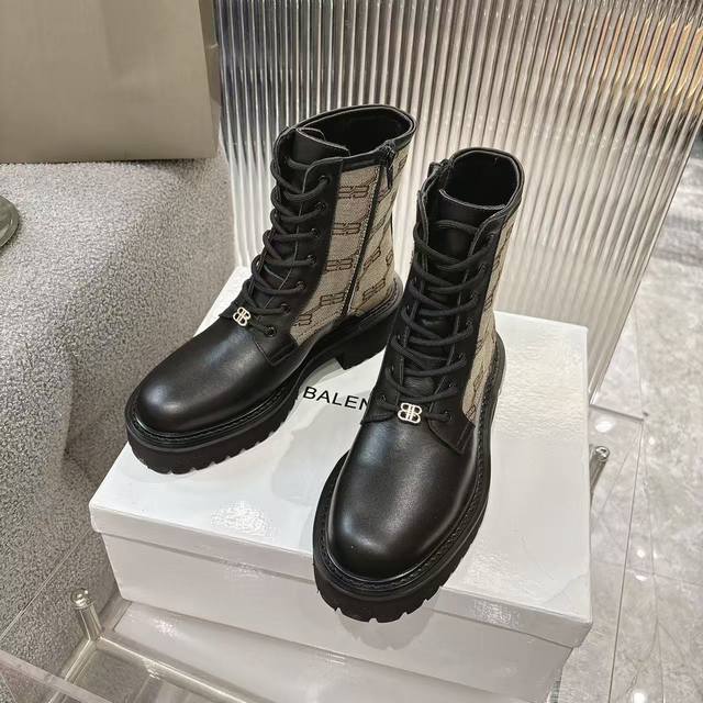 Balenciaga2025 Balenciaga catwalk boots, a blockbuster new product from Paris Fa