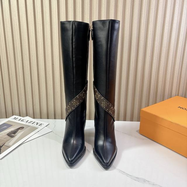 Lv LV pointed-toe boots. Luxurious and stylish, with a clean, sleek design, a mu