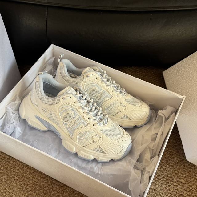 Size 35-40 41 Made to order, no returns or exchanges Top edition Dior Chrono sne