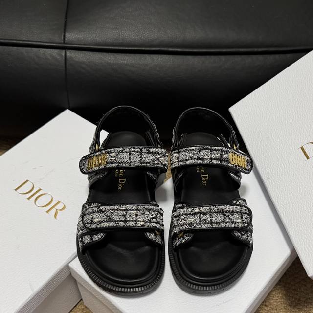 Size: 35 40 Dior Act Velcro slipper sandals are comfortable and stylish, with ri
